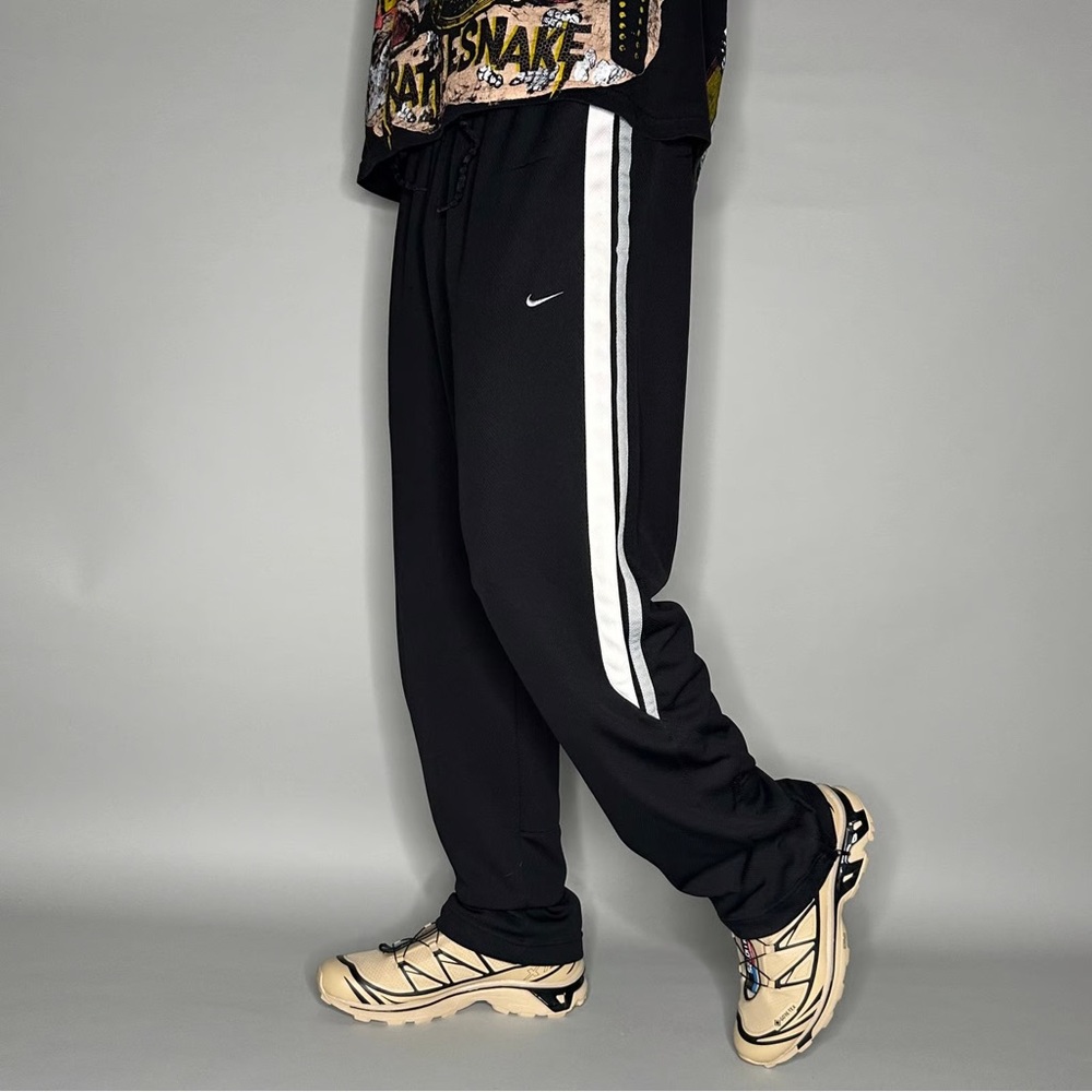 Vintage Nike Men's Black Joggers with White Stripes